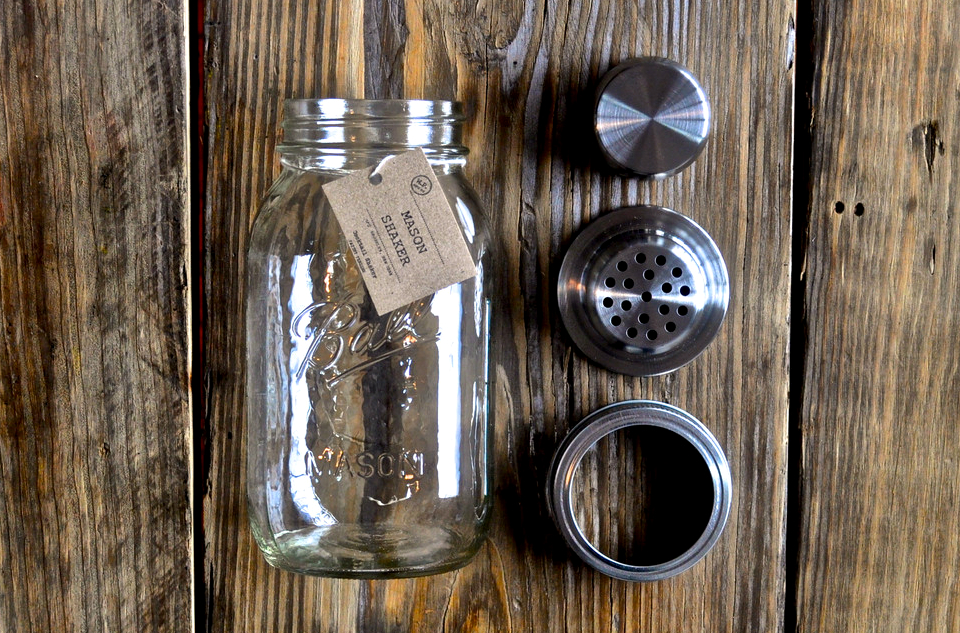 mason-jar-cocktail-shaker-2